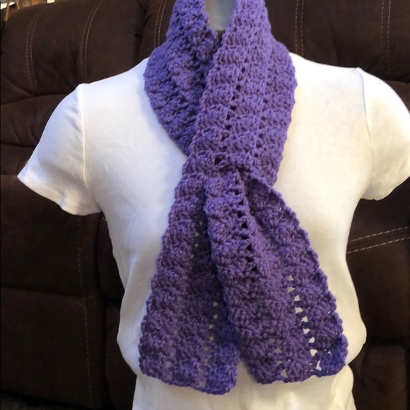 Neck warmer scarf Fastens through hole in scarf - Picture 1 of 4